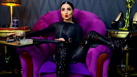 Vivian Reeve online show from 12/18/24, 05:21