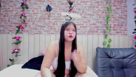 Vivian online show from 12/18/25, 11:27