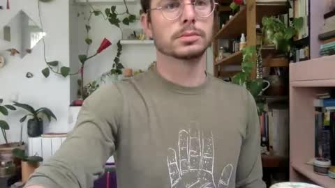 Viv online show from 03/12/25, 09:34