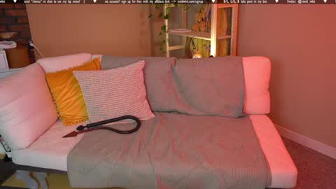 Snapshot of vivid_whit chatting on 10/10/25, 03:05 Whitney online show from 10/10/25, 03:05