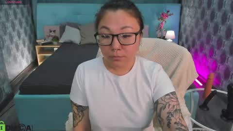 Snapshot of vivien_montclair chatting on 04/19/26, 12:22 Vivien online show from 04/19/26, 12:22
