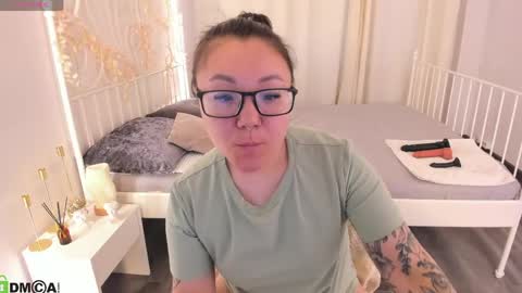 Snapshot of vivien_montclair chatting on 05/01/26, 12:15 Vivien online show from 05/01/26, 12:15