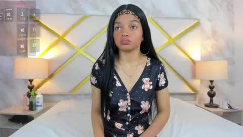 Viviene online show from 06/15/26, 11:23