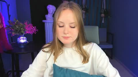 Vivien online show from 12/18/24, 01:23