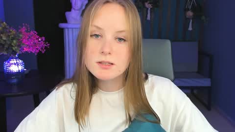 Vivien online show from 12/18/24, 04:28