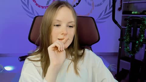 Vivien online show from 12/31/24, 08:15