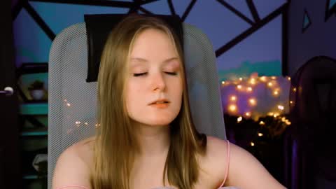 Vivien online show from 01/19/25, 06:32