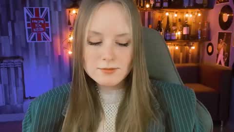 Vivien online show from 02/20/25, 07:30