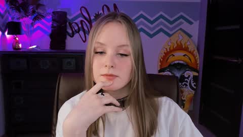 Vivien online show from 03/02/25, 06:19