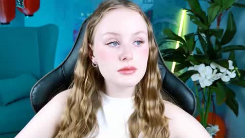 Vivien online show from 11/04/25, 09:08