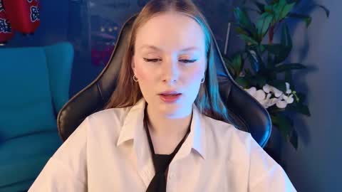 Vivien online show from 11/10/25, 10:14