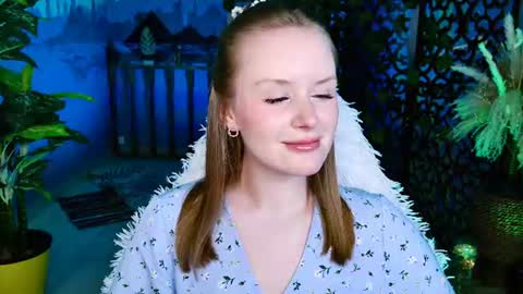 Snapshot of vivienleeigh chatting on 06/23/26, 05:27 Vivien online show from 06/23/26, 05:27