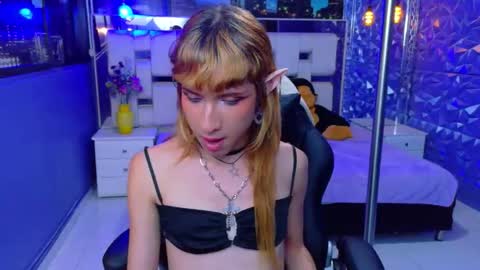 vivienne hadid online show from 05/25/26, 12:16