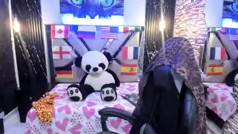 vivienne hadid online show from 06/14/26, 08:11