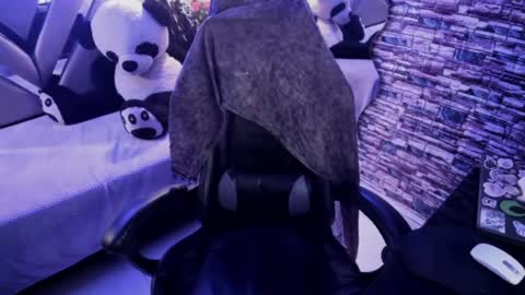Snapshot of vivienne_hadid chatting on 07/14/26, 02:05 vivienne hadid online show from 07/14/26, 02:05