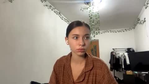 Vivi online show from 11/02/25, 07:11