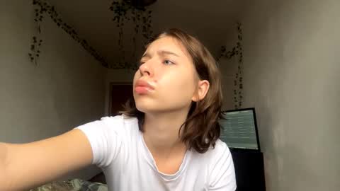 Vivi online show from 11/11/25, 07:19