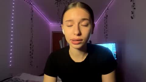 Vivi online show from 11/17/25, 06:03