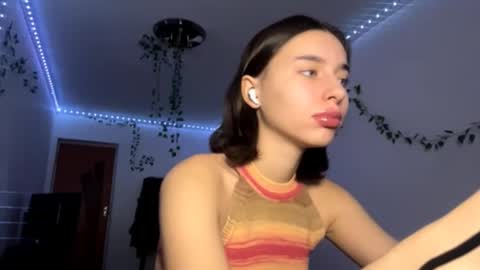 Vivi online show from 11/30/25, 04:33