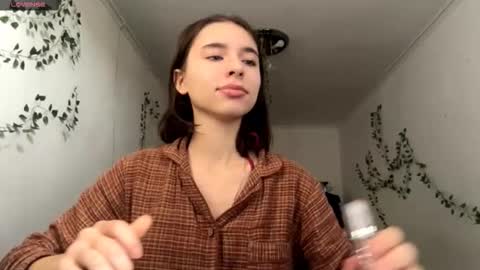 Vivi online show from 12/15/25, 09:35