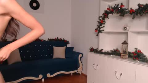 Vivienne online show from 12/15/24, 07:21