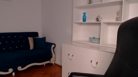 Vivienne online show from 03/06/25, 01:48