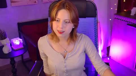 Snapshot of viviennehebert chatting on 07/09/26, 12:42 Vivienne online show from 07/09/26, 12:42
