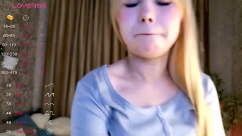 Snapshot of viviesunn chatting on 11/06/25, 10:05 Mia Skaidrite online show from 11/06/25, 10:05