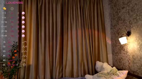 Snapshot of viviesunn chatting on 11/09/25, 09:29 Mia Skaidrite online show from 11/09/25, 09:29