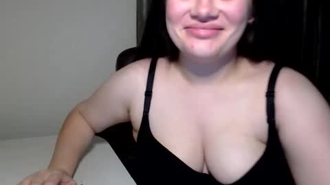 Snapshot of vivirose_ chatting on 09/27/25, 10:15 Vivi online show from 09/27/25, 10:15