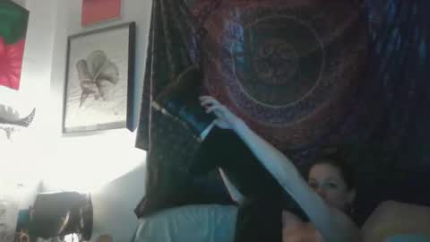 Snapshot of vixen1222 chatting on 06/07/26, 02:05 vixen1222 online show from 06/07/26, 02:05