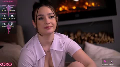 Snapshot of vixenamour chatting on 01/06/25, 01:31 vixenamour online show from 01/06/25, 01:31