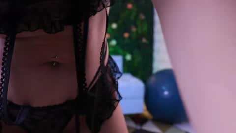 Snapshot of vixeninner chatting on 04/17/26, 11:30 Vixen Inner online show from 04/17/26, 11:30