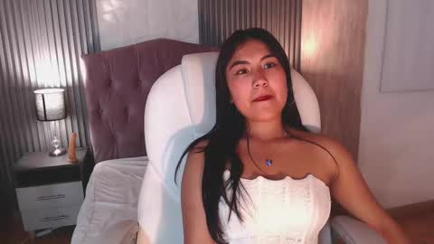 Snapshot of vixennilo chatting on 10/08/25, 03:48 Vi online show from 10/08/25, 03:48