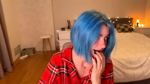 Polly  Online mostly at 9pm-2am UK Time online show from 12/10/24, 05:00