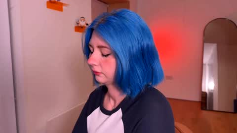 Polly  Online mostly at 9pm-2am UK Time online show from 01/04/25, 06:40