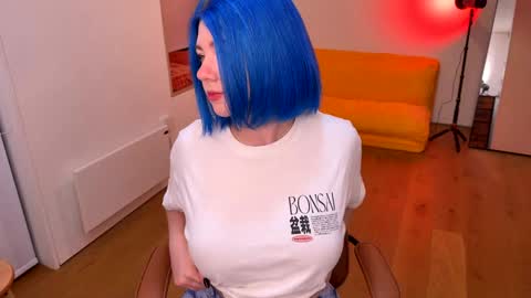 Polly  Online mostly at 9pm-2am UK Time online show from 01/12/25, 06:27