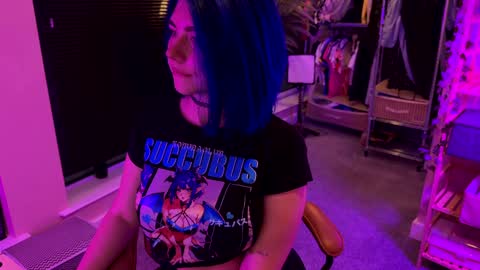 Polly  Online mostly at 9pm-2am UK Time online show from 10/03/25, 05:54