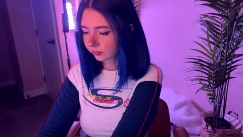 Polly  Online mostly at 9pm-2am UK Time online show from 02/05/26, 06:56