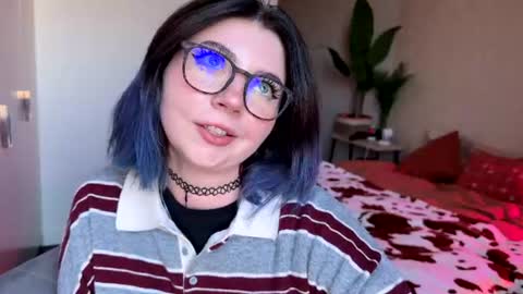 Polly  Online mostly at 9pm-2am UK Time online show from 08/07/26, 06:54