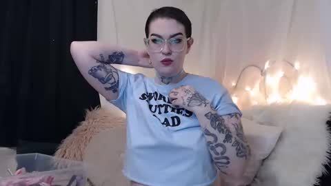 Snapshot of vixinvvitch chatting on 01/17/25, 04:36 VIXIN online show from 01/17/25, 04:36