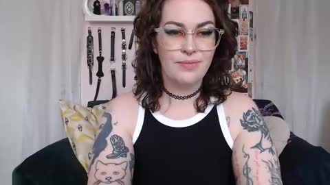 Snapshot of vixinvvitch chatting on 06/10/26, 04:28 VIXIN online show from 06/10/26, 04:28