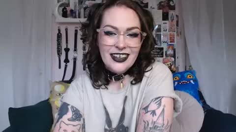 Snapshot of vixinvvitch chatting on 06/13/26, 04:27 VIXIN online show from 06/13/26, 04:27