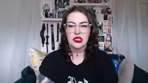 Snapshot of vixinvvitch chatting on 07/17/26, 04:01 VIXIN online show from 07/17/26, 04:01