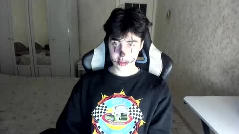 Snapshot of vlad1605 chatting on 10/31/25, 06:20 Martin online show from 10/31/25, 06:20