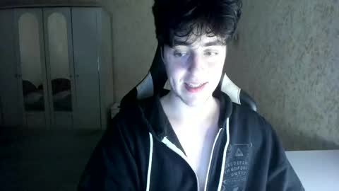 Snapshot of vlad1605 chatting on 11/16/25, 02:22 Martin online show from 11/16/25, 02:22