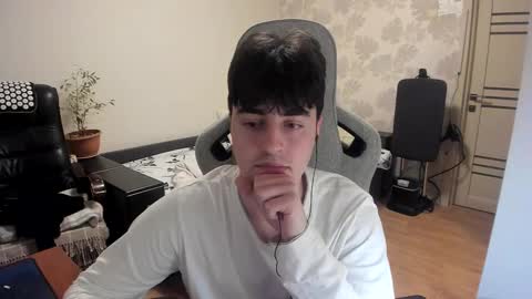 Snapshot of vlad1605 chatting on 12/14/25, 06:19 Martin online show from 12/14/25, 06:19