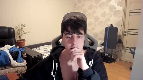 Snapshot of vlad1605 chatting on 12/16/25, 01:54 Martin online show from 12/16/25, 01:54