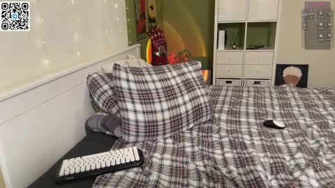 Snapshot of vlad_ggvldd chatting on 03/07/25, 04:55 Vlad Dinovich online show from 03/07/25, 04:55