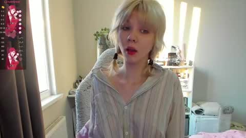 Snapshot of voguecaroline chatting on 06/11/26, 05:44 voguecaroline online show from 06/11/26, 05:44